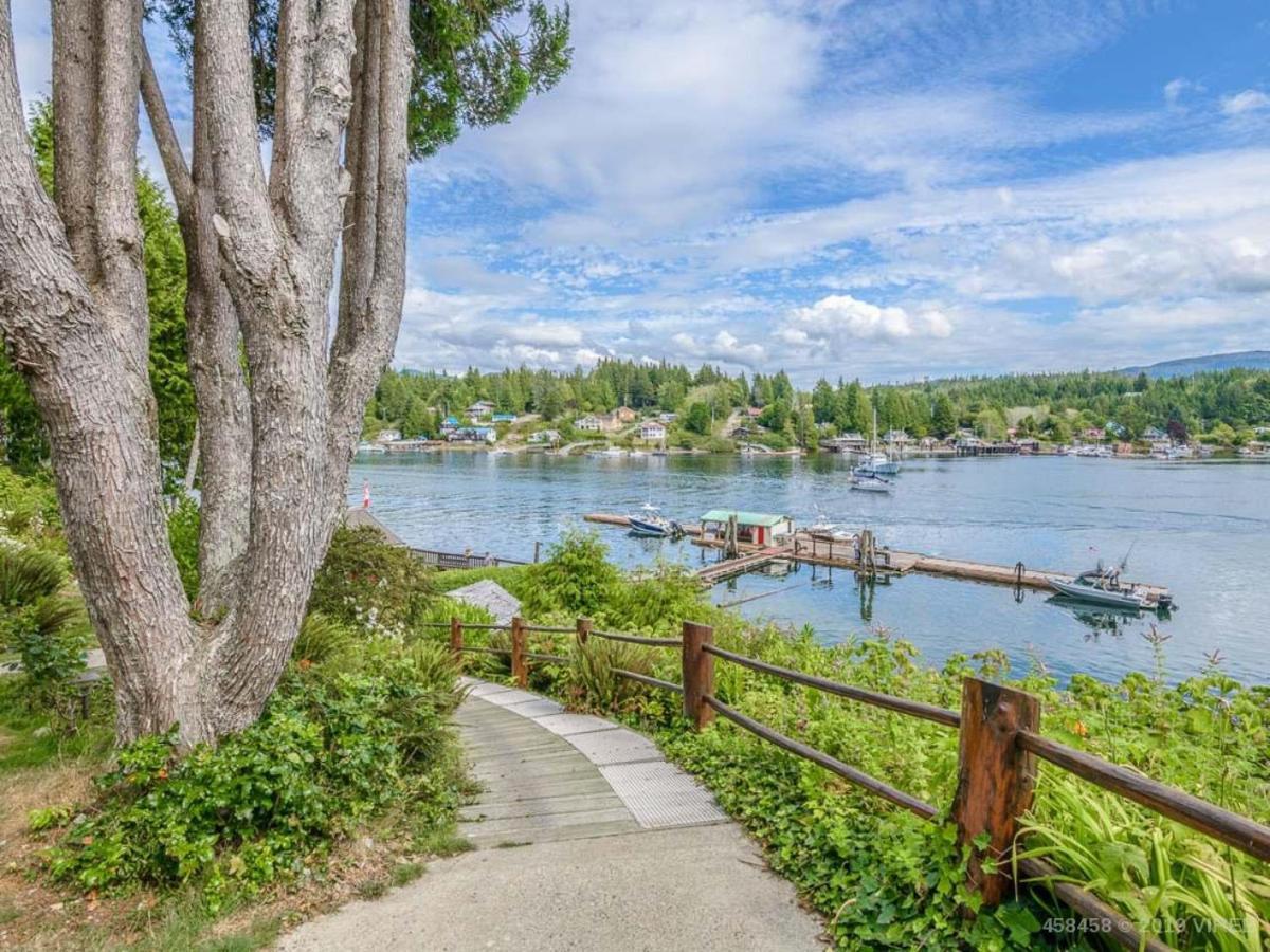 Отель Woods End Landing Bamfield Экстерьер фото