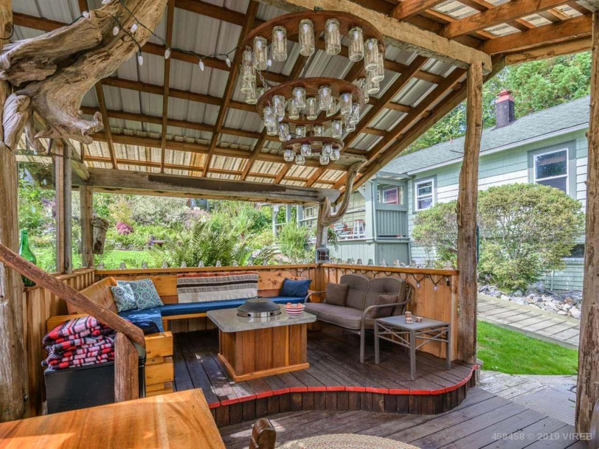 Отель Woods End Landing Bamfield Экстерьер фото