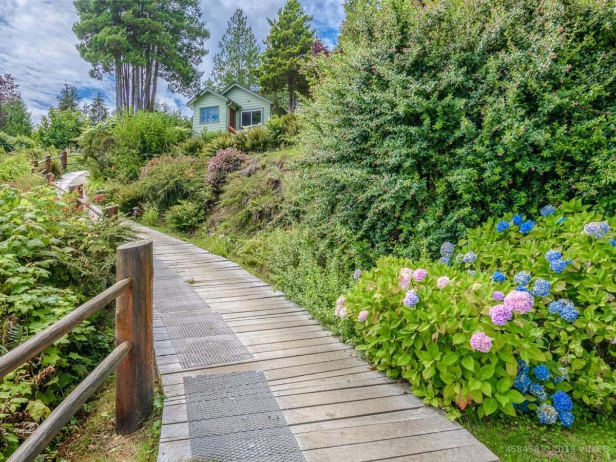 Отель Woods End Landing Bamfield Экстерьер фото