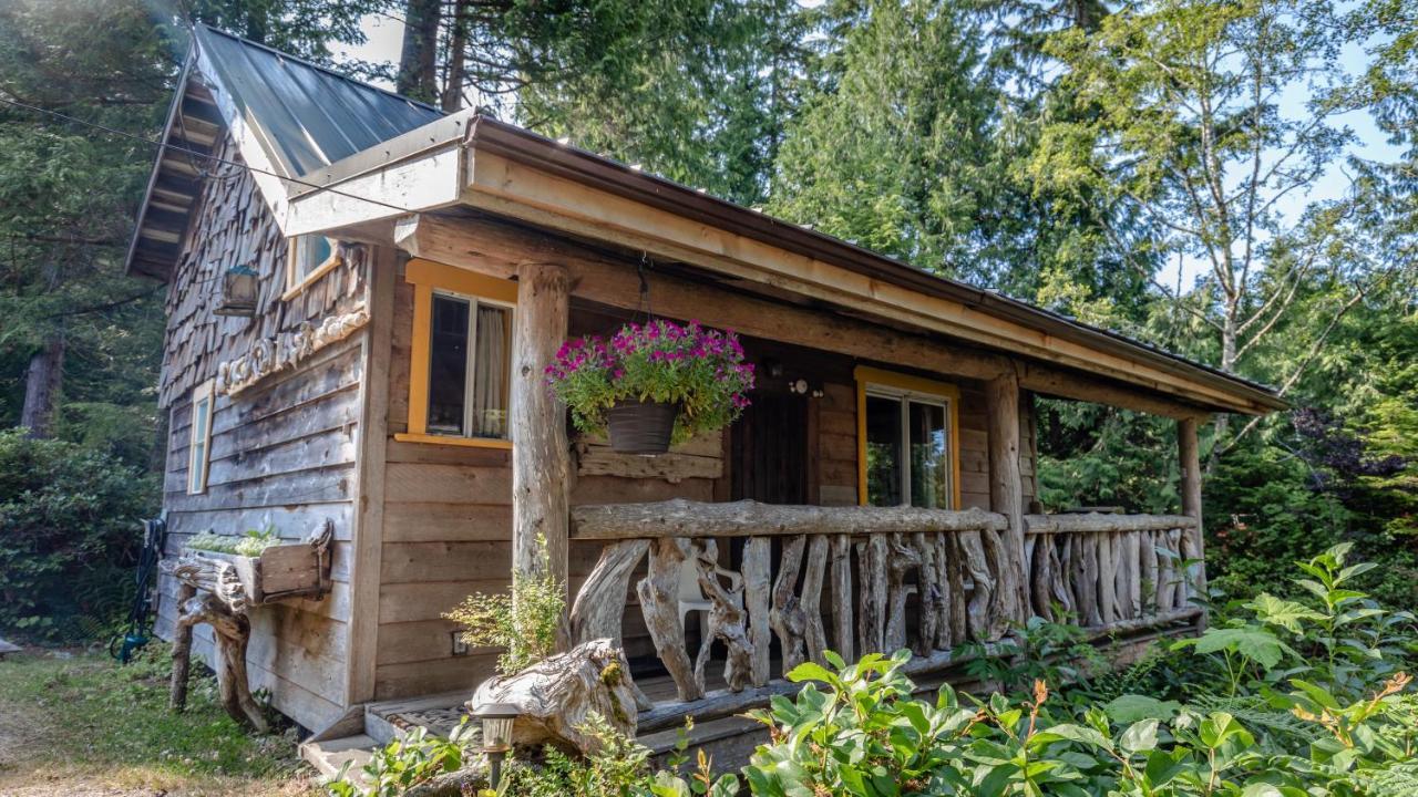 Отель Woods End Landing Bamfield Экстерьер фото