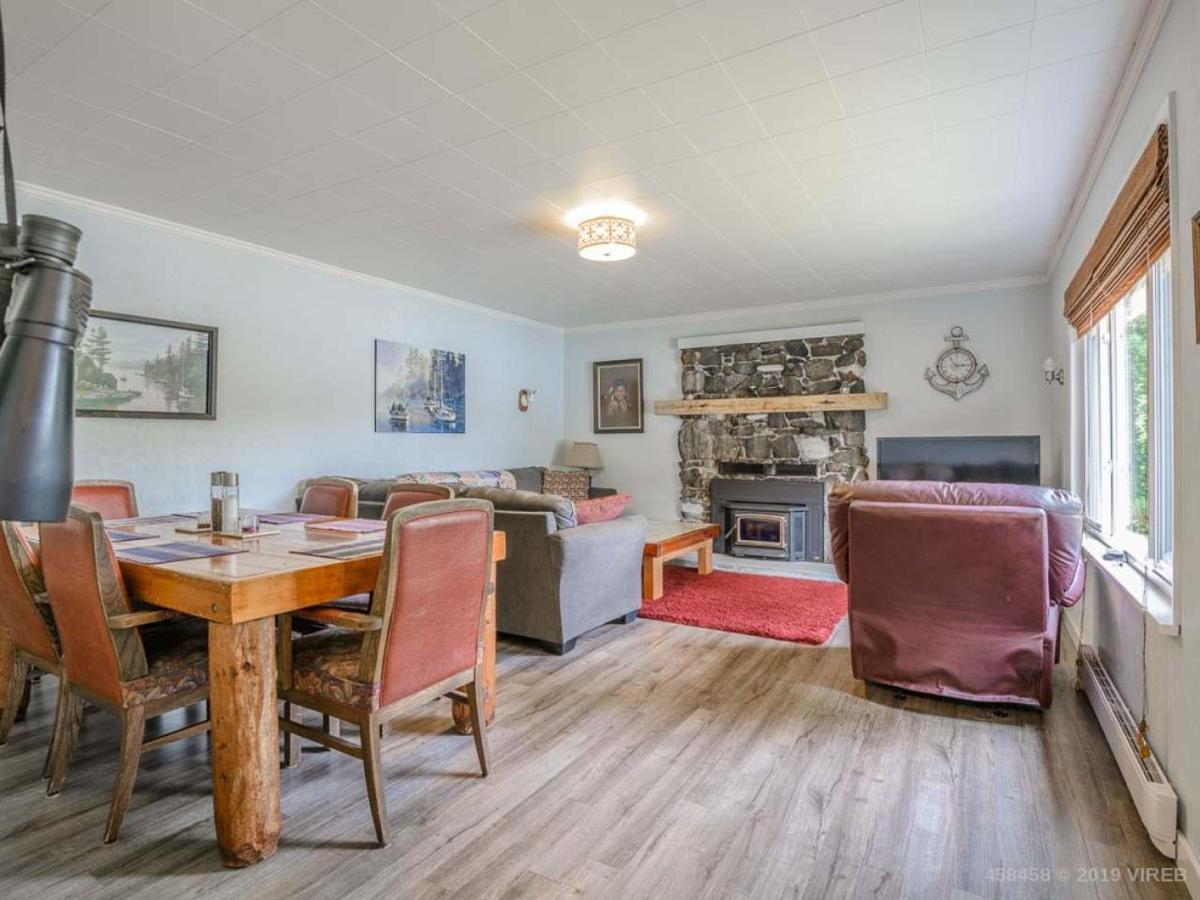 Отель Woods End Landing Bamfield Экстерьер фото