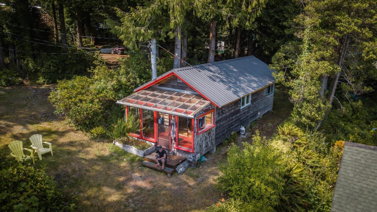 Отель Woods End Landing Bamfield Экстерьер фото