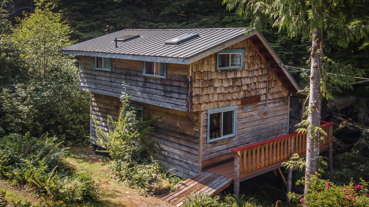 Отель Woods End Landing Bamfield Экстерьер фото