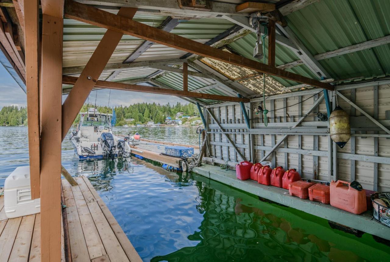 Отель Woods End Landing Bamfield Экстерьер фото