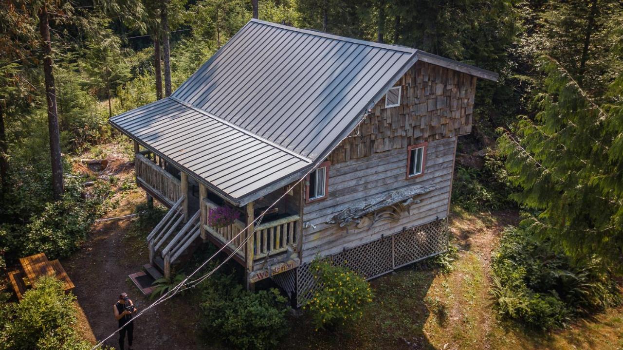 Отель Woods End Landing Bamfield Экстерьер фото