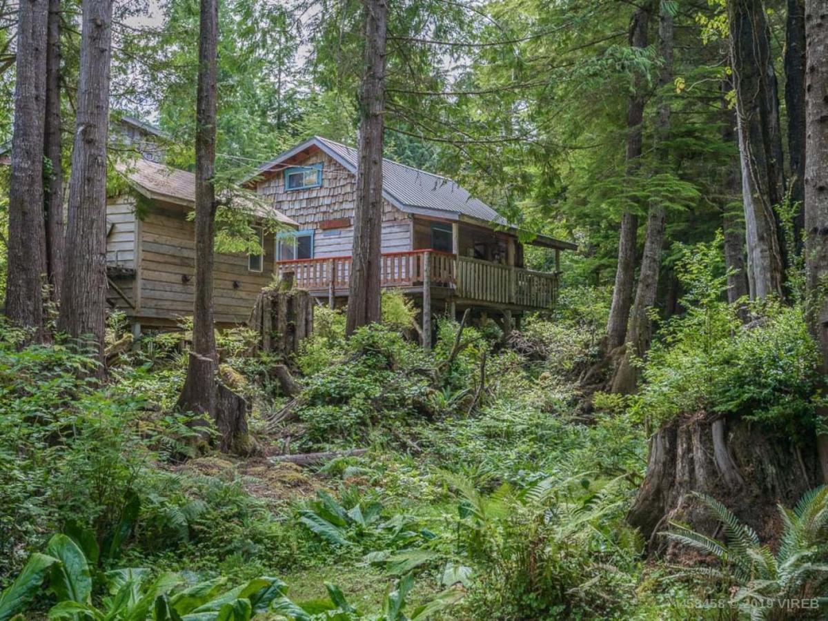 Отель Woods End Landing Bamfield Экстерьер фото