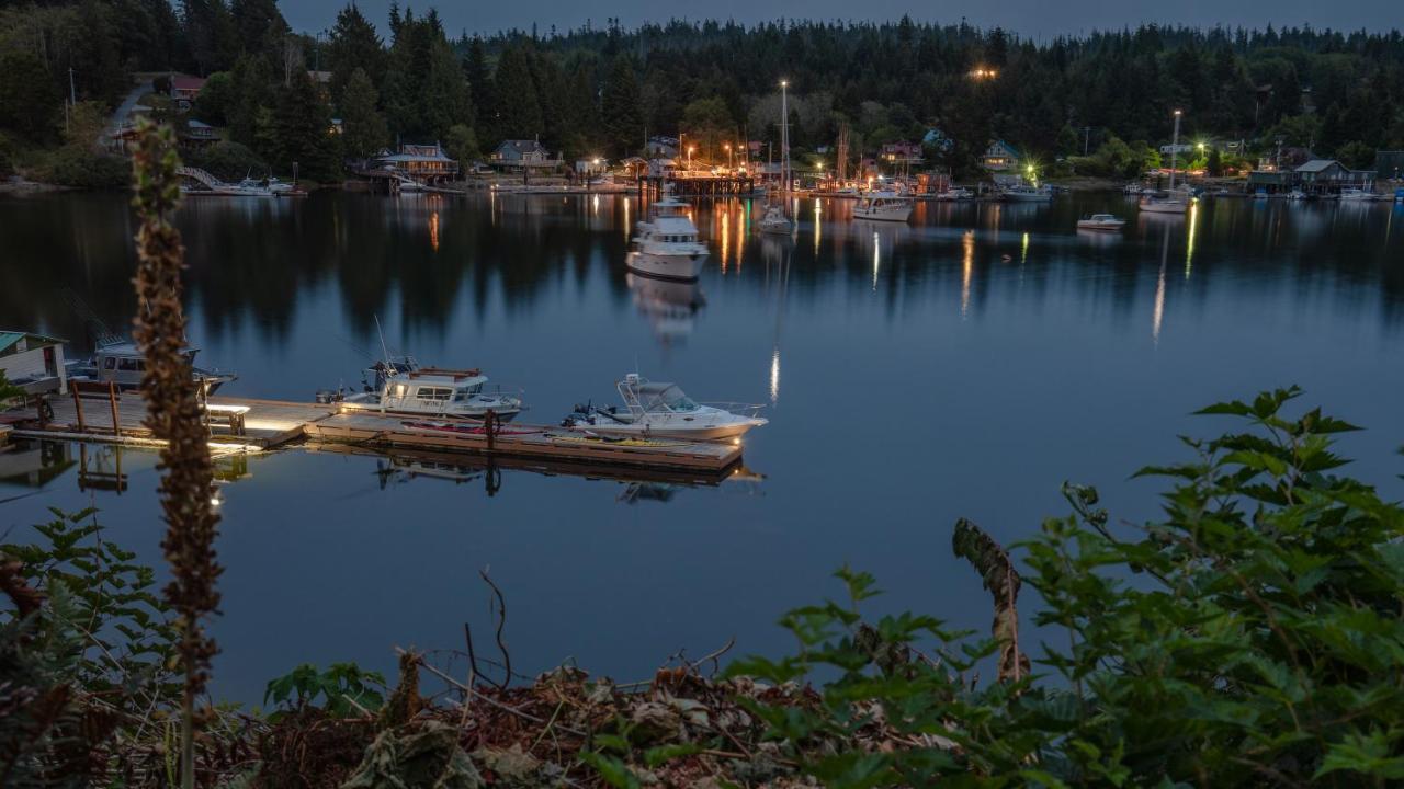 Отель Woods End Landing Bamfield Экстерьер фото
