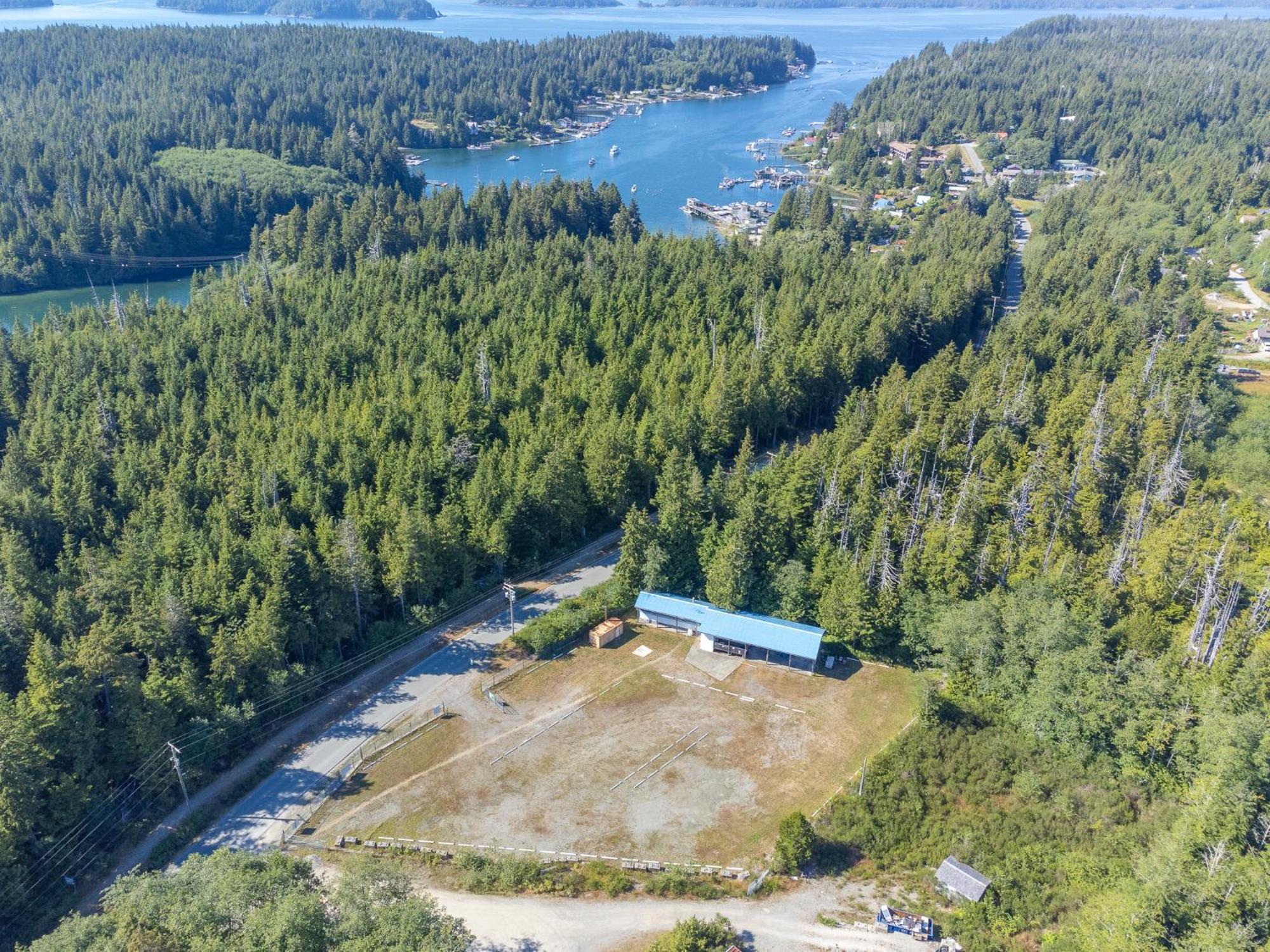 Отель Woods End Landing Bamfield Экстерьер фото